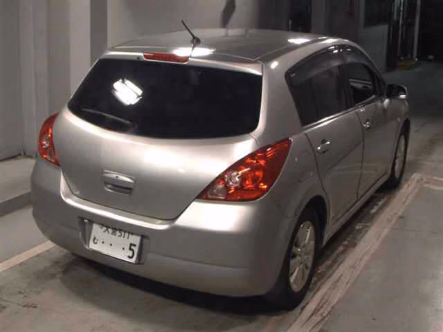 NISSAN TIIDA