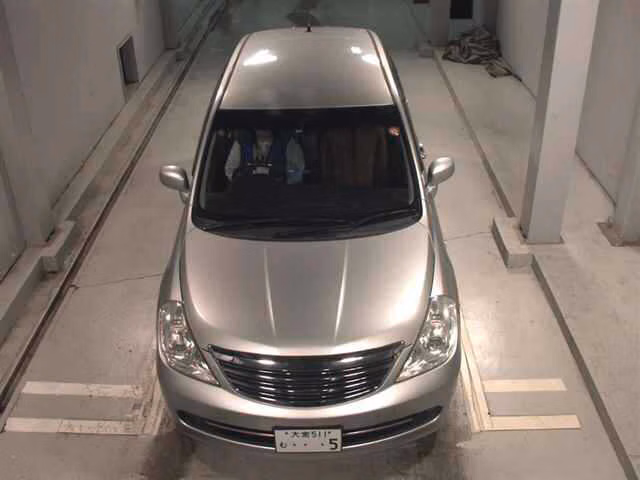 NISSAN TIIDA