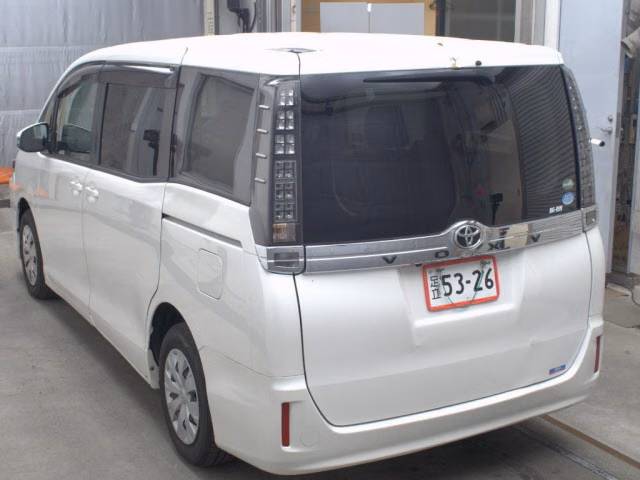 TOYOTA VOXY
