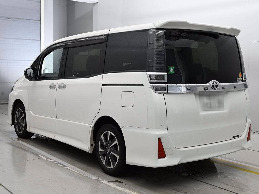 TOYOTA VOXY