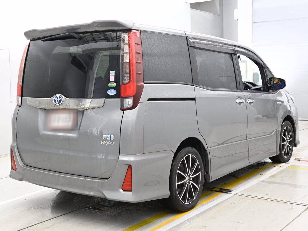 TOYOTA NOAH