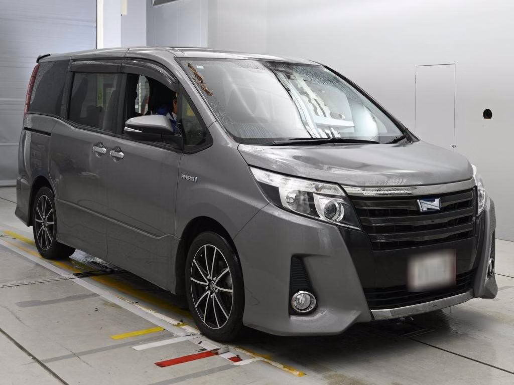 TOYOTA NOAH