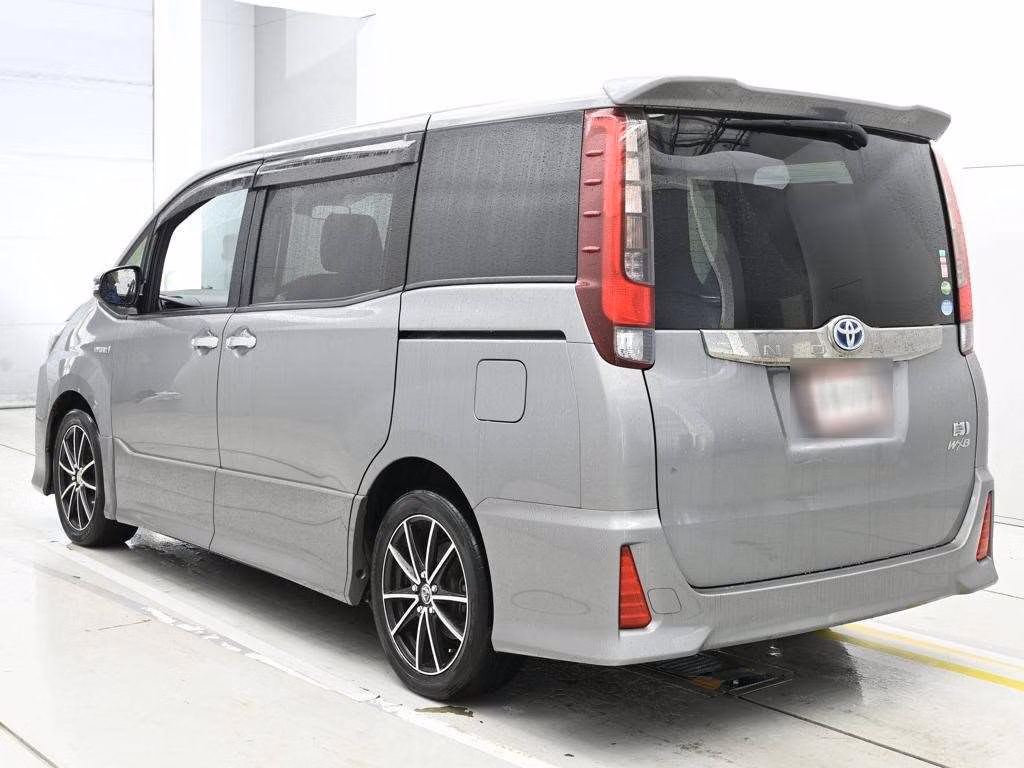 TOYOTA NOAH