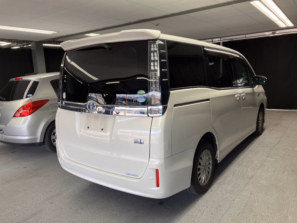 TOYOTA VOXY