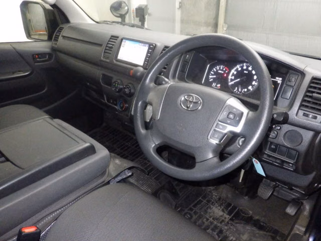 TOYOTA REGIUS ACE