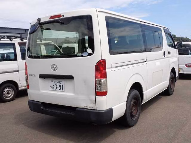 TOYOTA REGIUS ACE