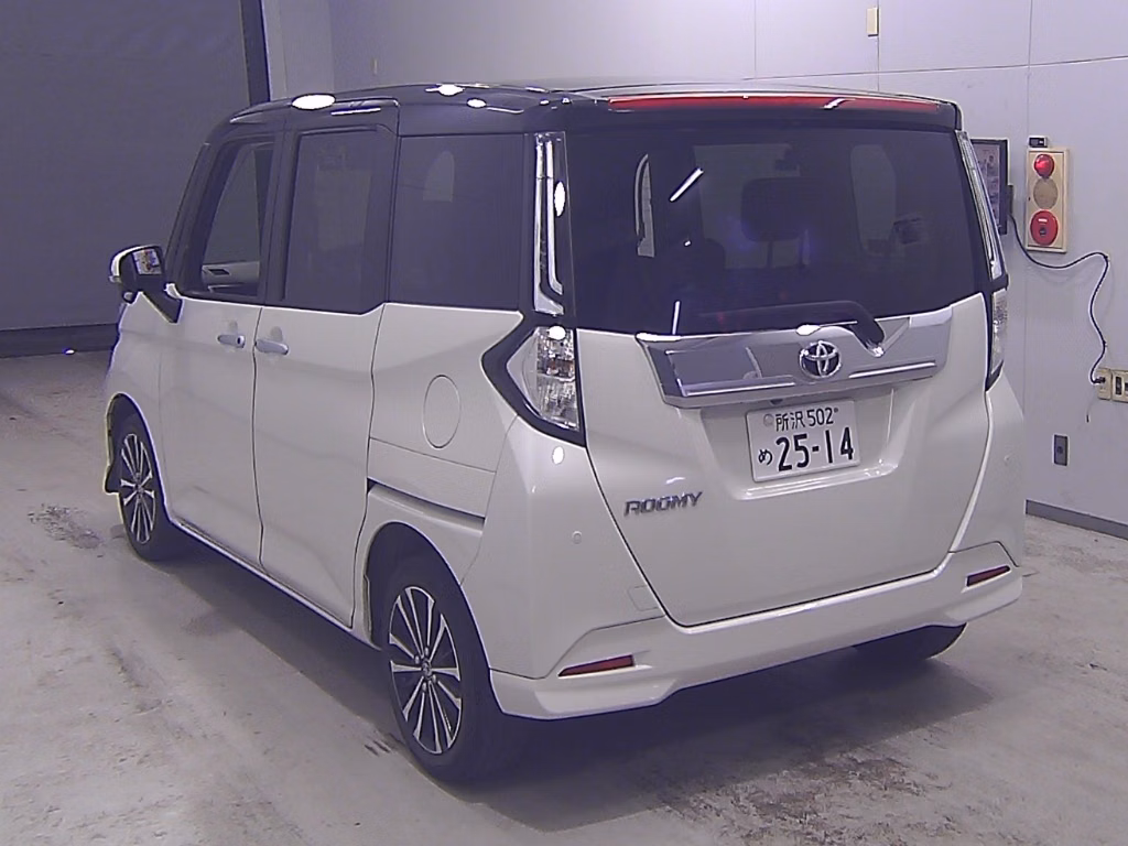 TOYOTA ROOMY