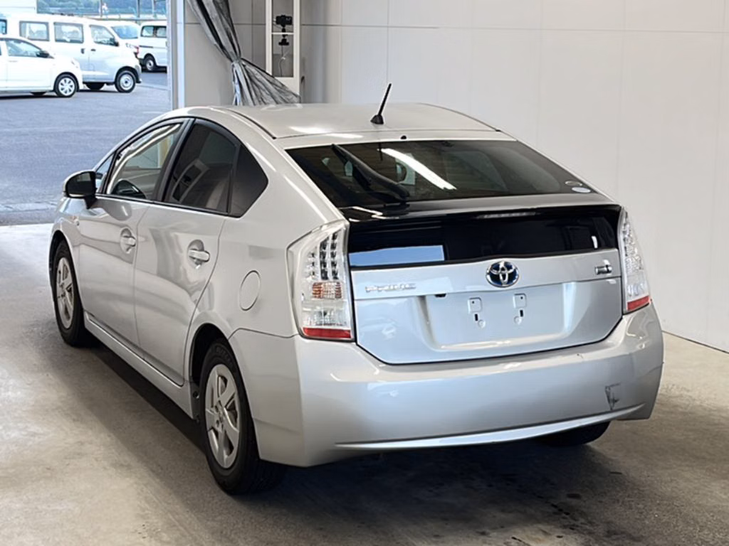 TOYOTA PRIUS