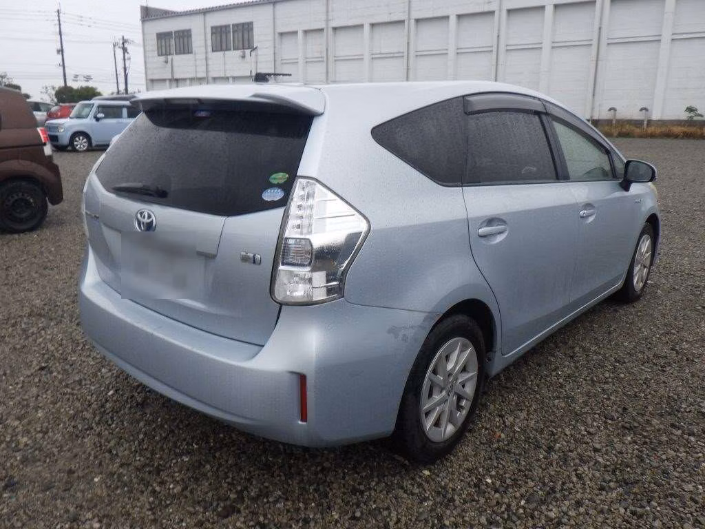TOYOTA PRIUS ALPHA