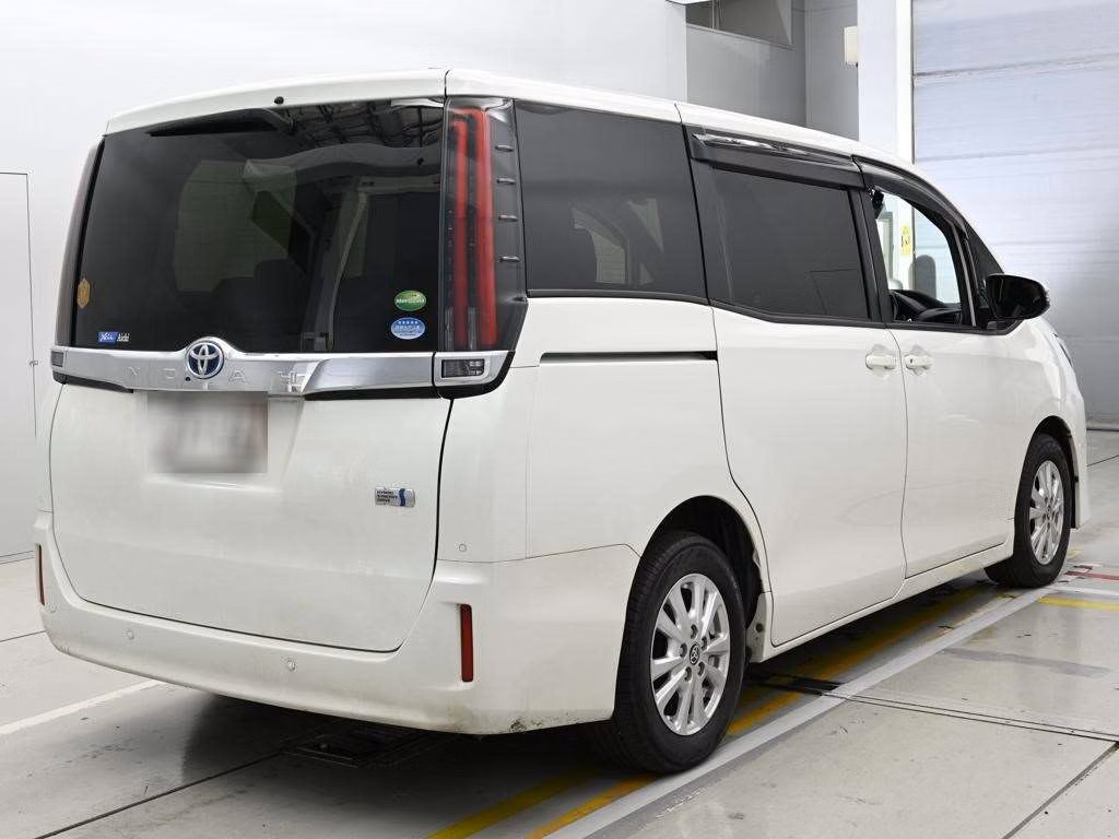 TOYOTA NOAH