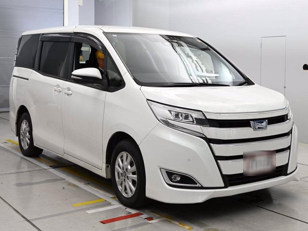 TOYOTA NOAH