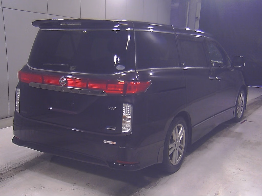 NISSAN ELGRAND