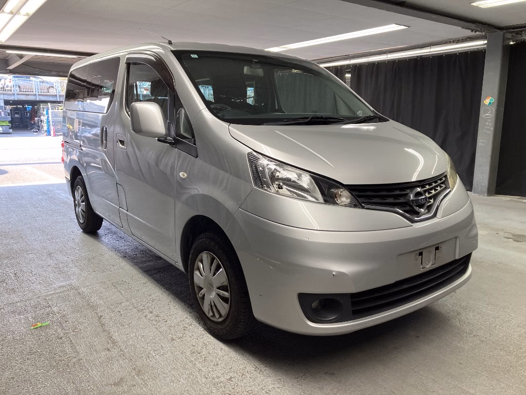 NISSAN NV200