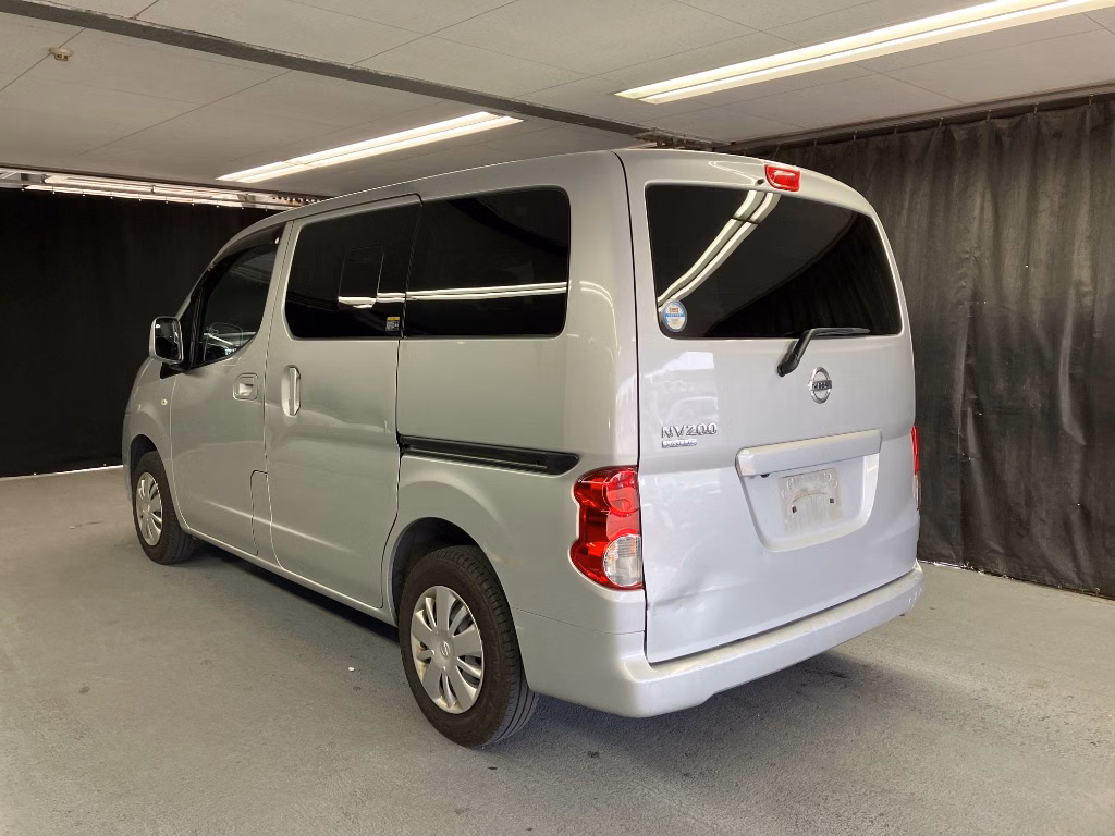 NISSAN NV200