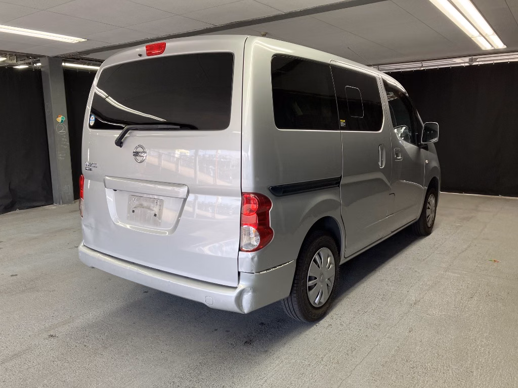 NISSAN NV200