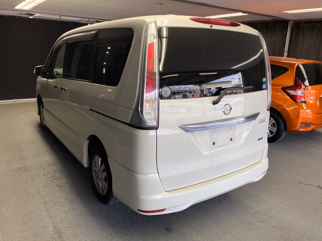 NISSAN SERENA
