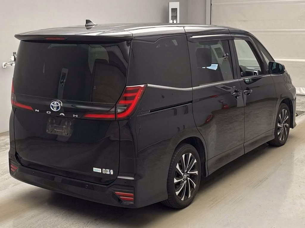 TOYOTA NOAH