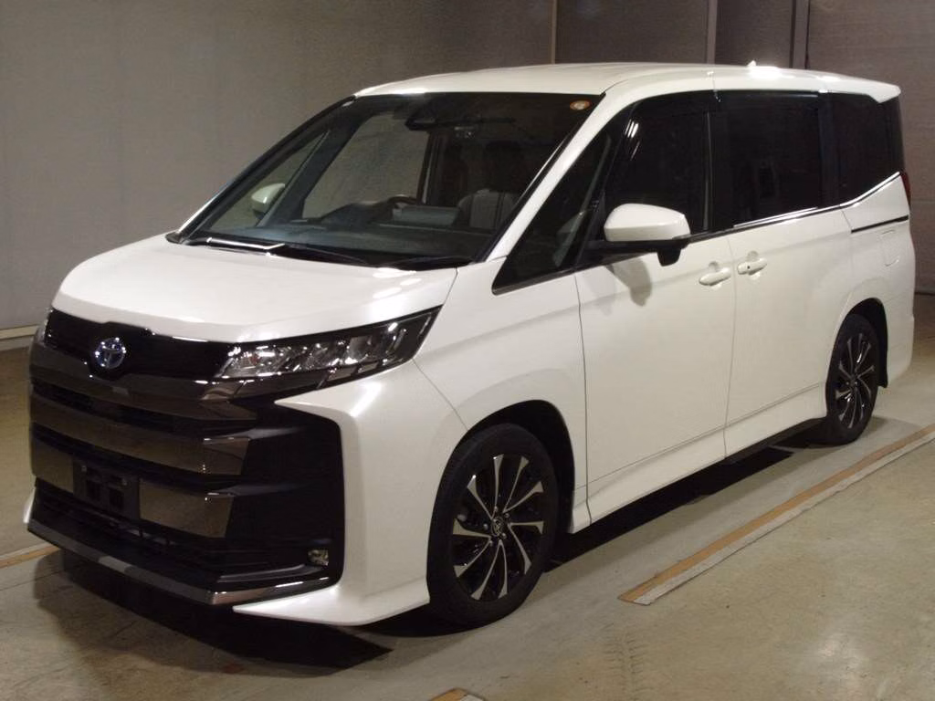TOYOTA NOAH