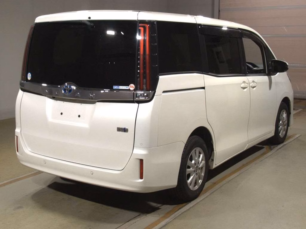 TOYOTA NOAH