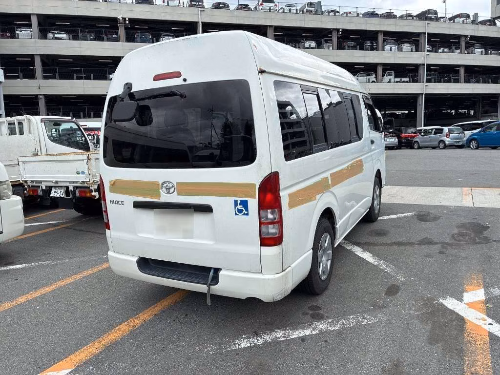 TOYOTA REGIUS ACE