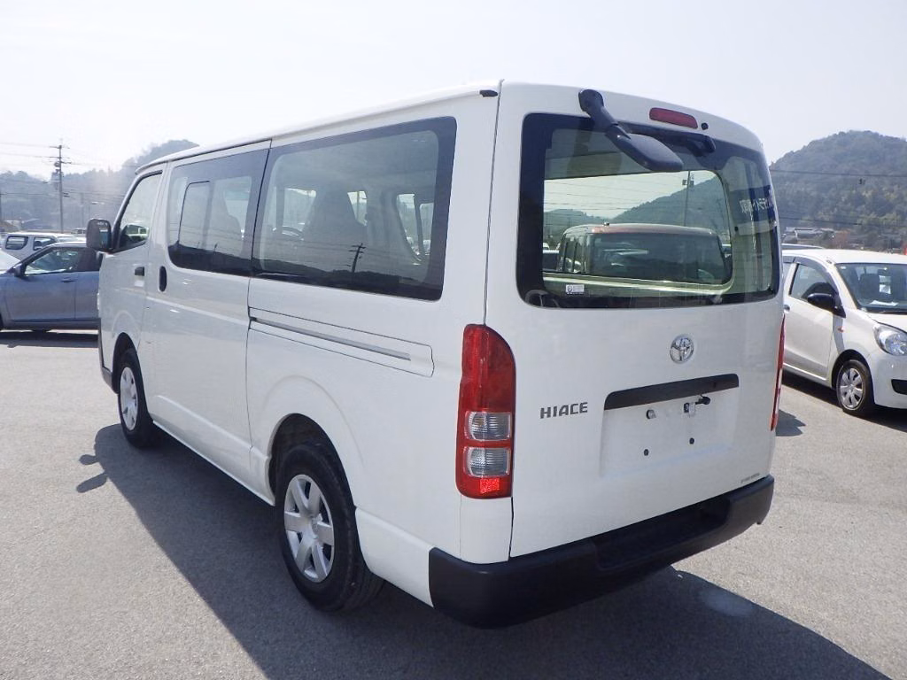 TOYOTA REGIUS ACE