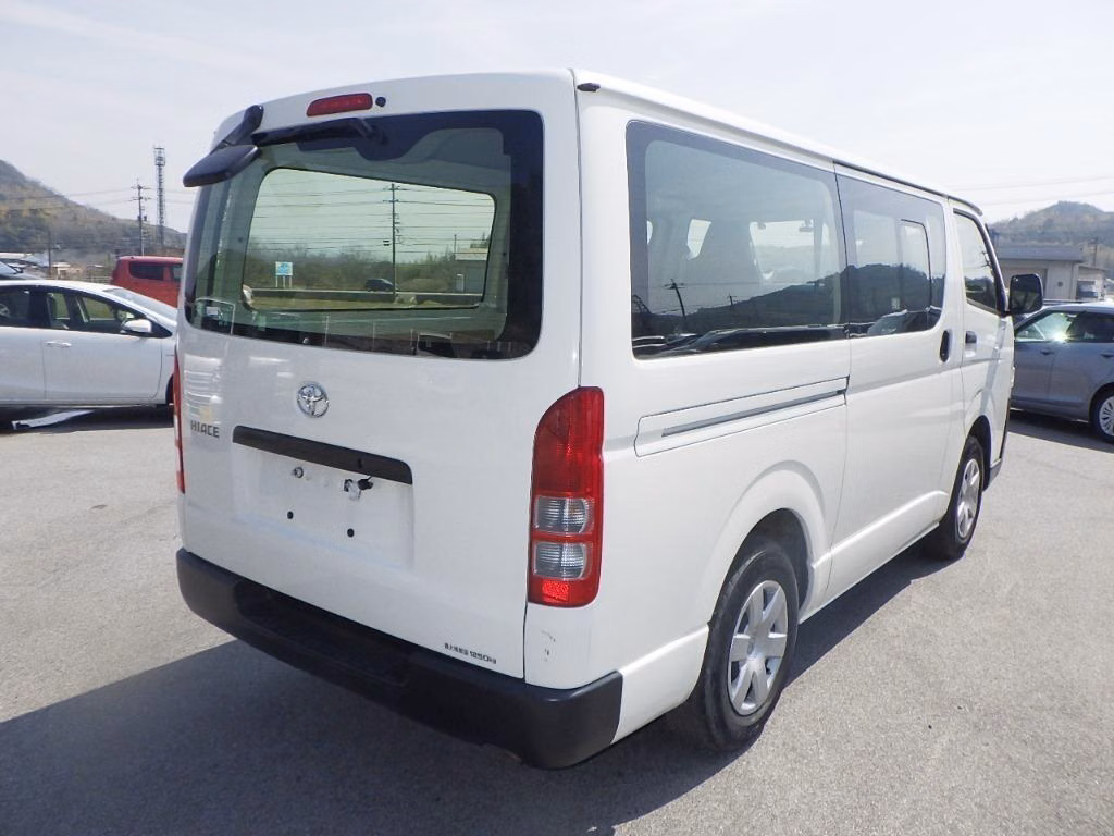 TOYOTA REGIUS ACE