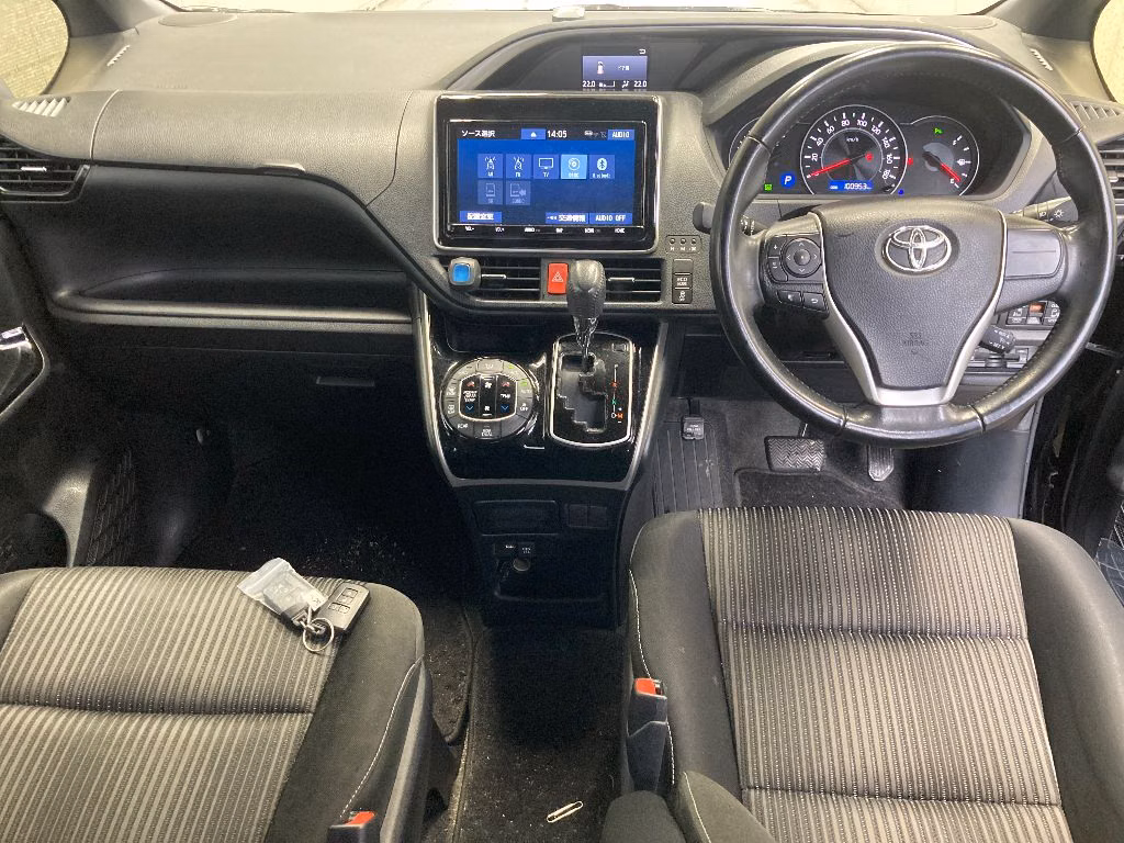 TOYOTA VOXY