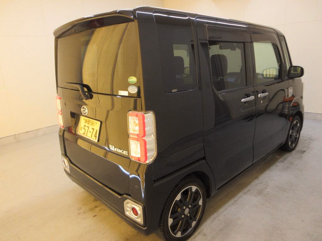 DAIHATSU WAKE