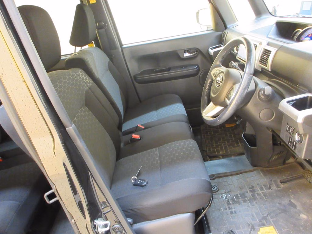 DAIHATSU WAKE