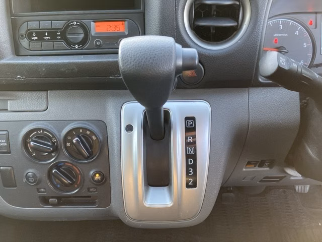 NISSAN NV350 CARAVAN