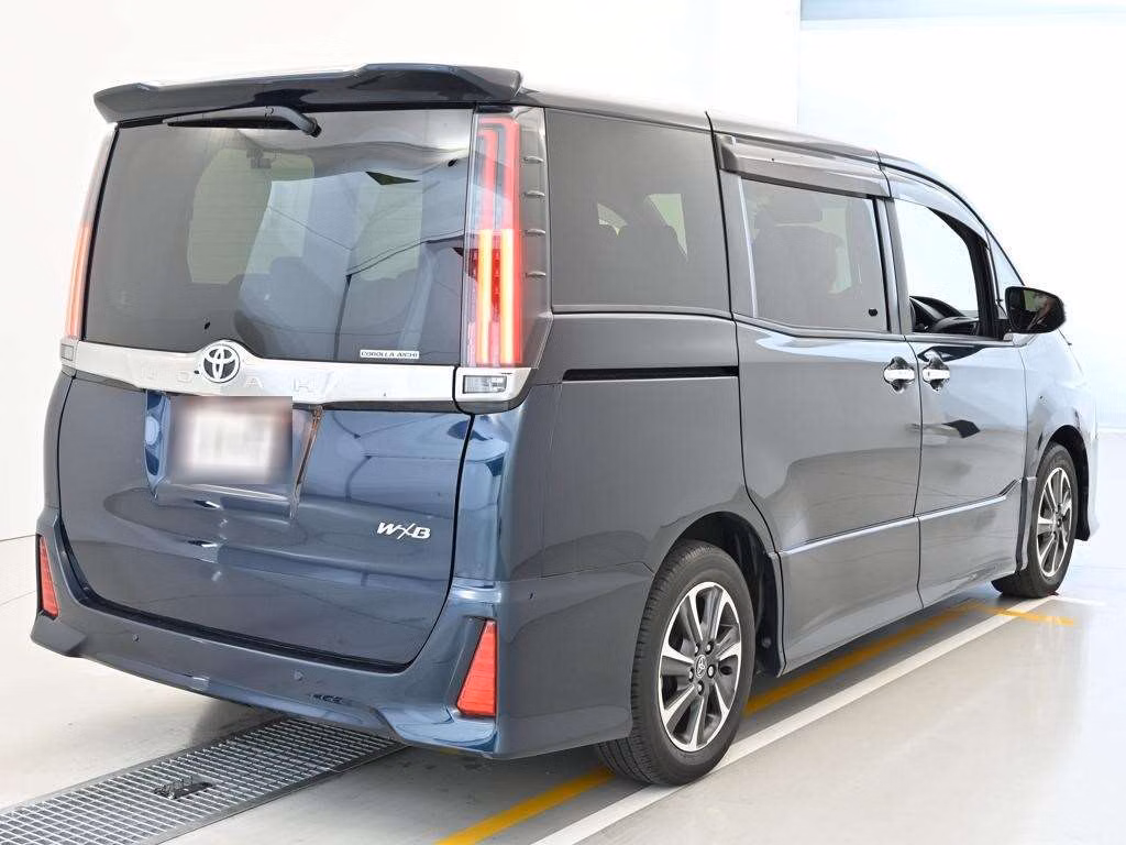 TOYOTA NOAH