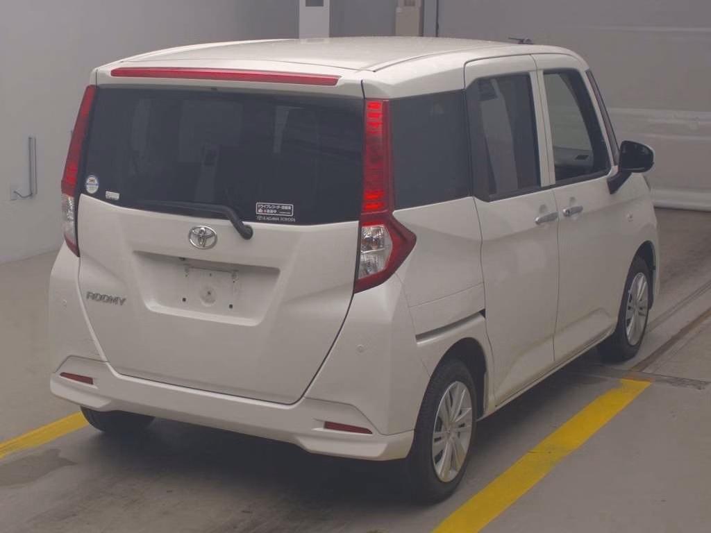 TOYOTA ROOMY