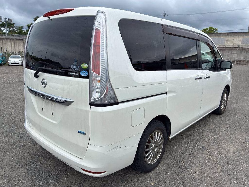 NISSAN SERENA