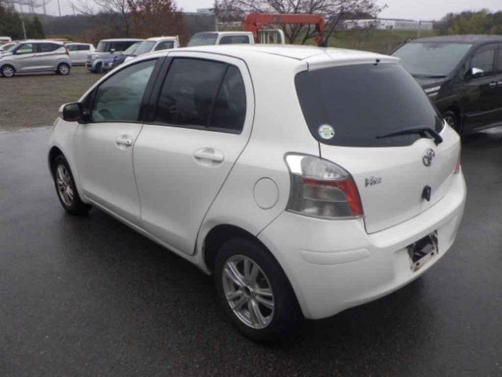 TOYOTA VITZ