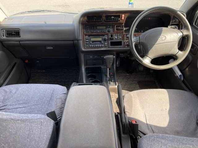 TOYOTA HIACE