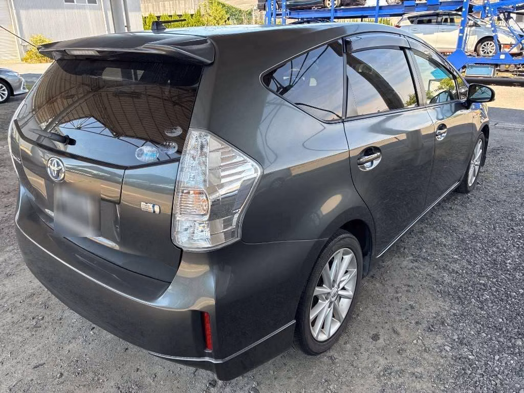 TOYOTA PRIUS ALPHA