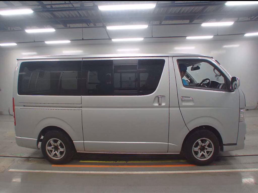 TOYOTA REGIUS ACE
