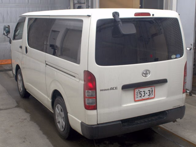 TOYOTA REGIUS ACE