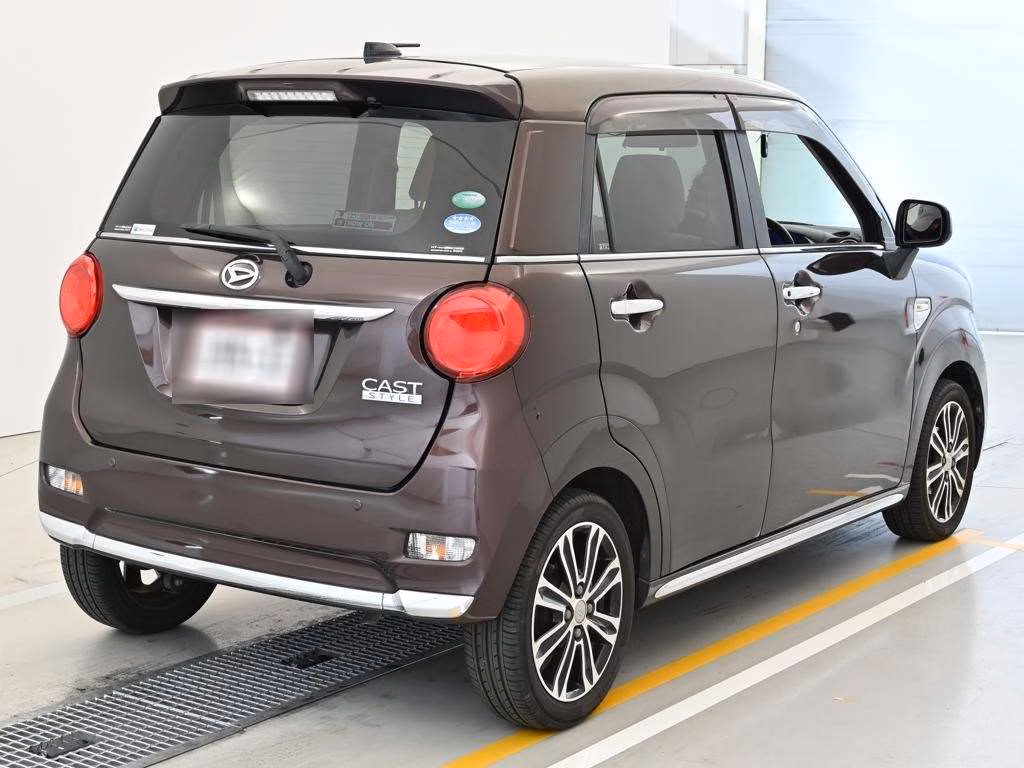 DAIHATSU CAST