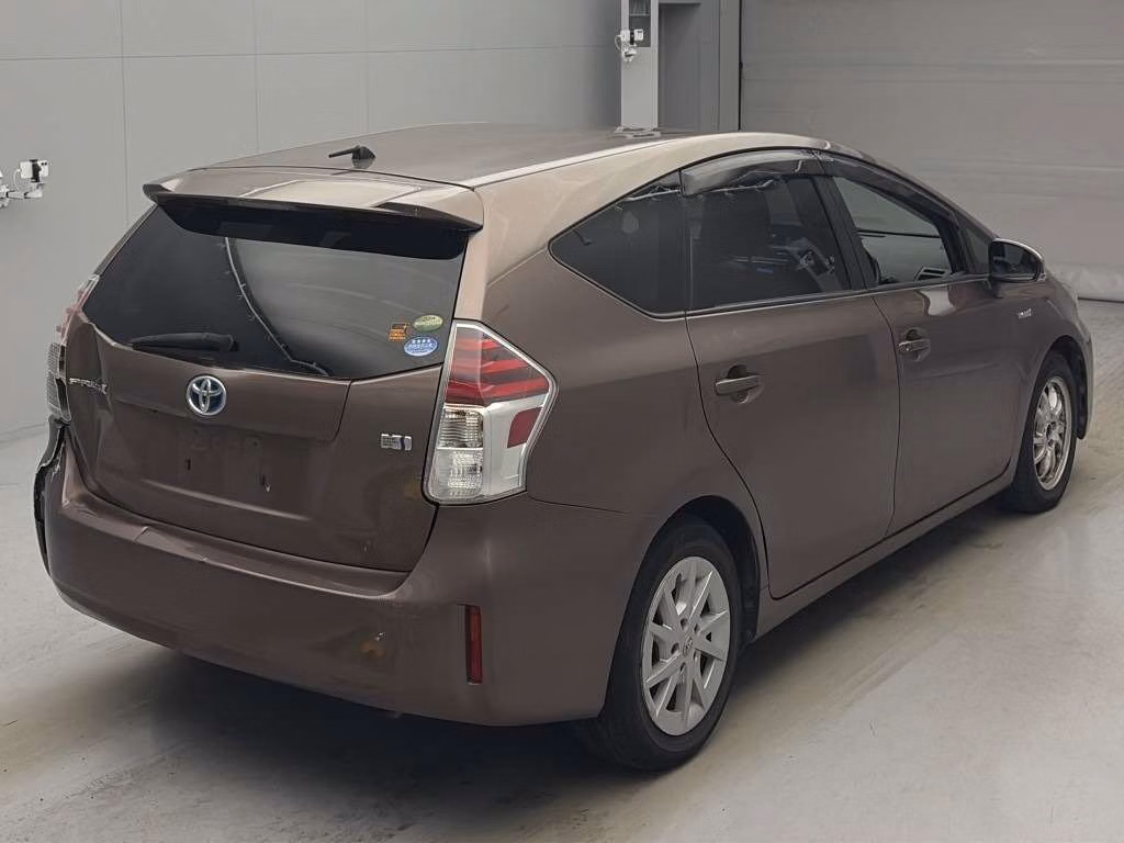 TOYOTA PRIUS ALPHA