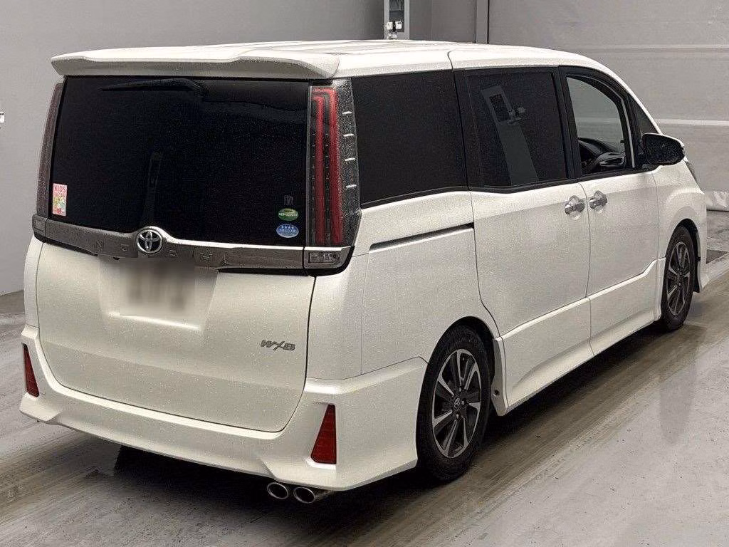 TOYOTA NOAH