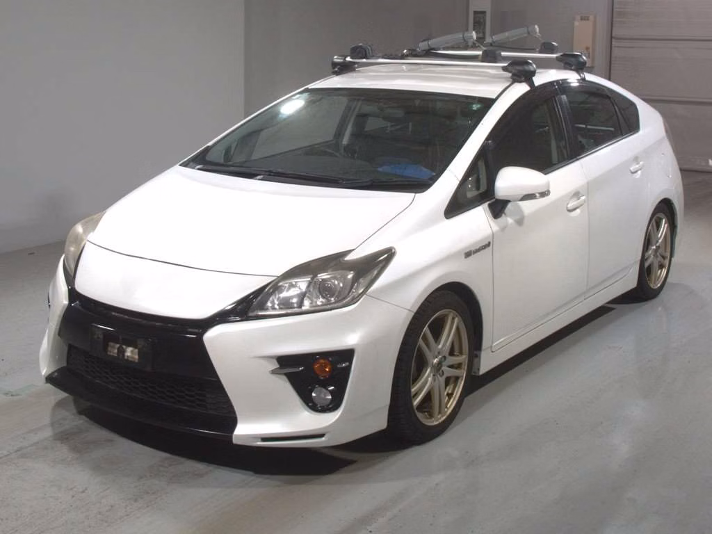 TOYOTA PRIUS