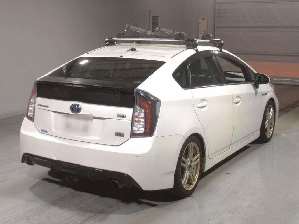 TOYOTA PRIUS