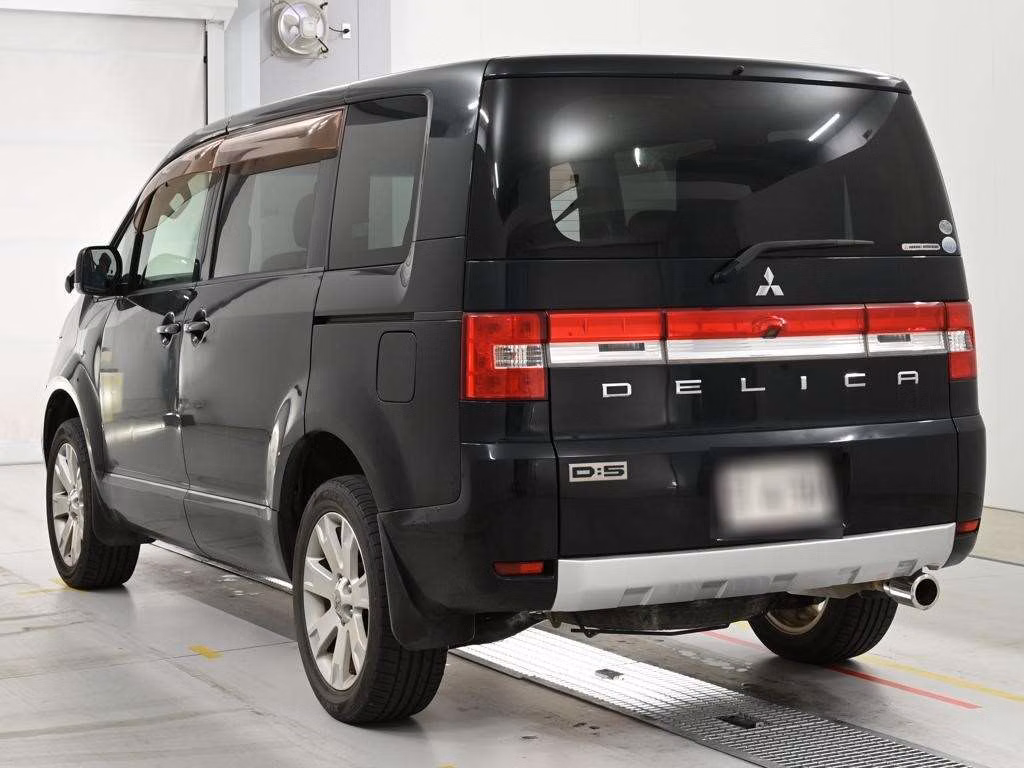 MITSUBISHI DELICA D:5