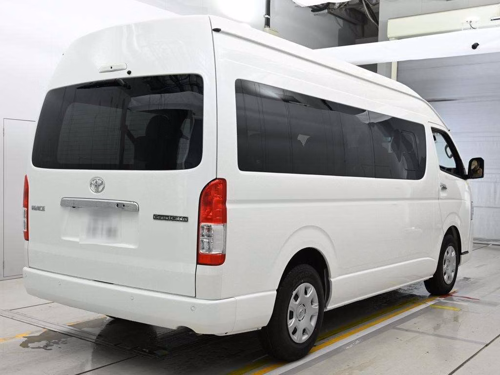TOYOTA HIACE