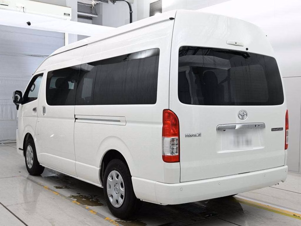 TOYOTA HIACE
