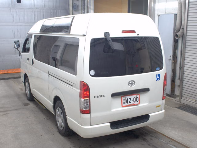 TOYOTA REGIUS ACE
