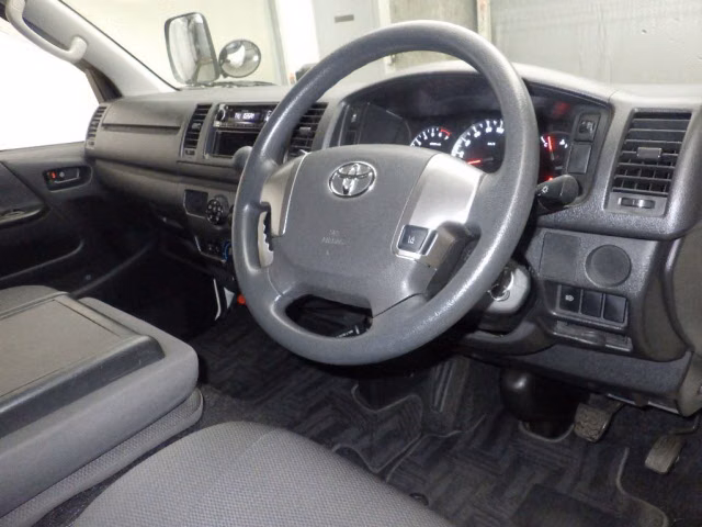 TOYOTA REGIUS ACE