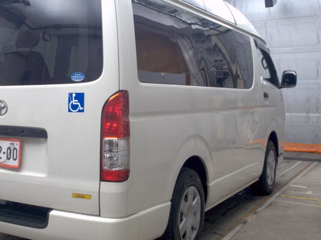 TOYOTA REGIUS ACE