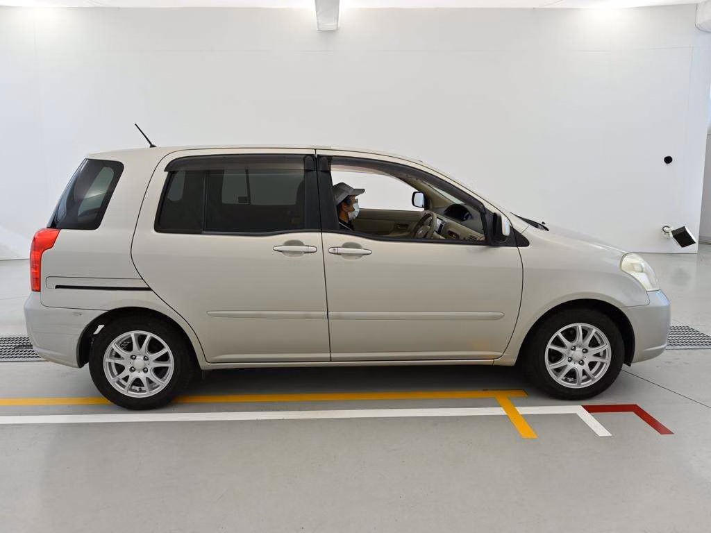 TOYOTA RAUM
